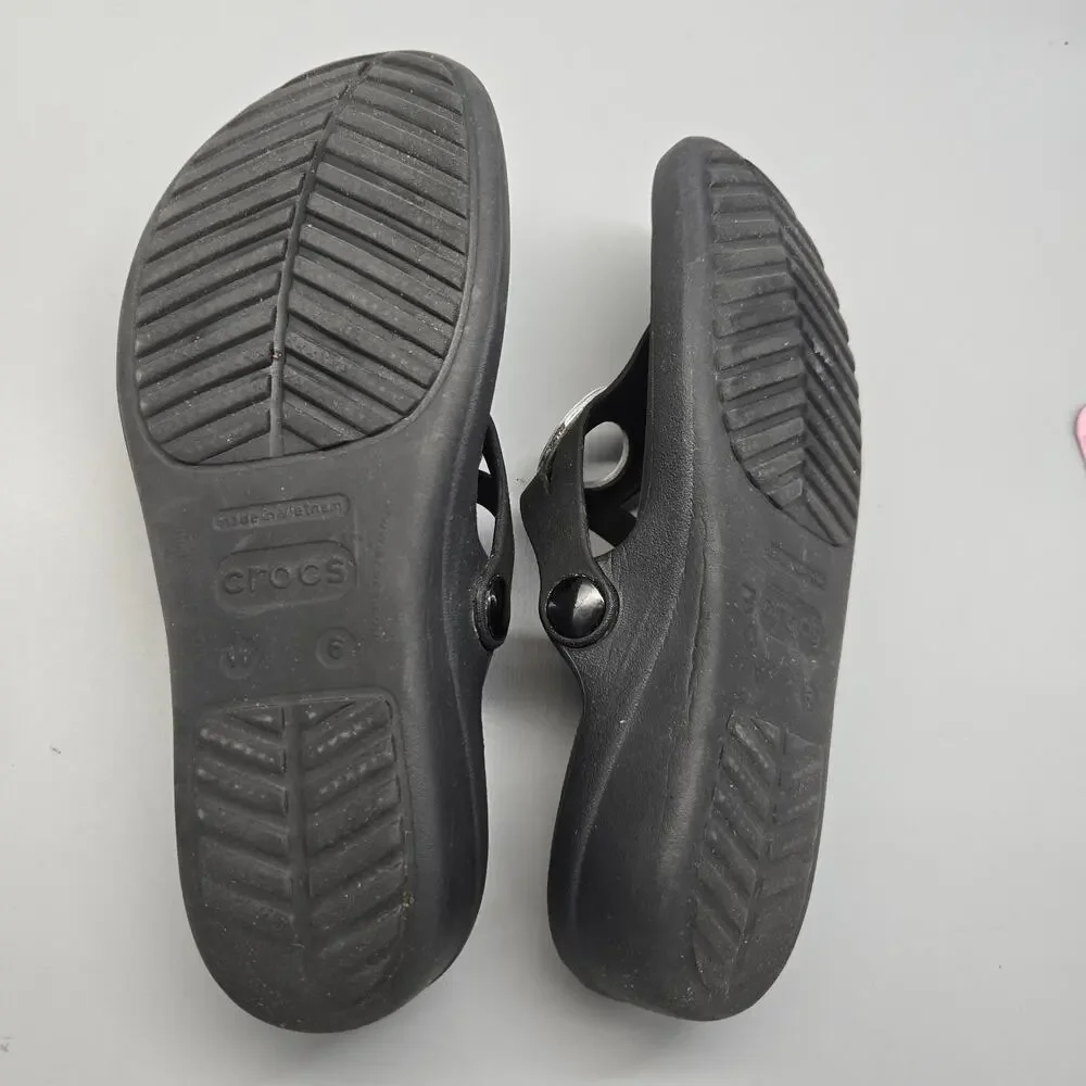 Crocs Sanrah Hammered Circle Slide Sandal Women's Size 6 Black/Silver